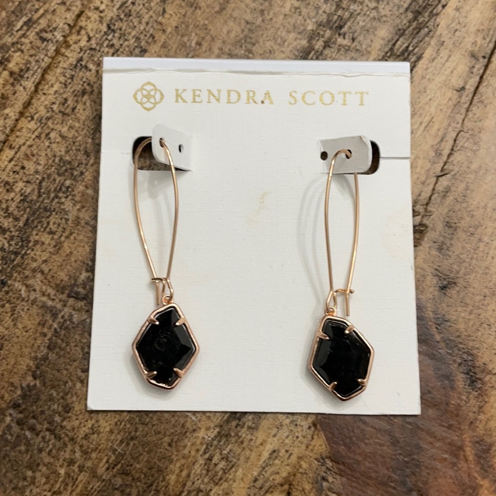 Kendra Scott Ellington 14k gold rose plated.